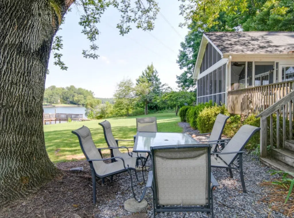 Everlong Residential presents this 3-BR Lake Wylie Stay
