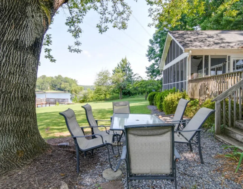 Everlong Residential presents this 3-BR Lake Wylie Stay