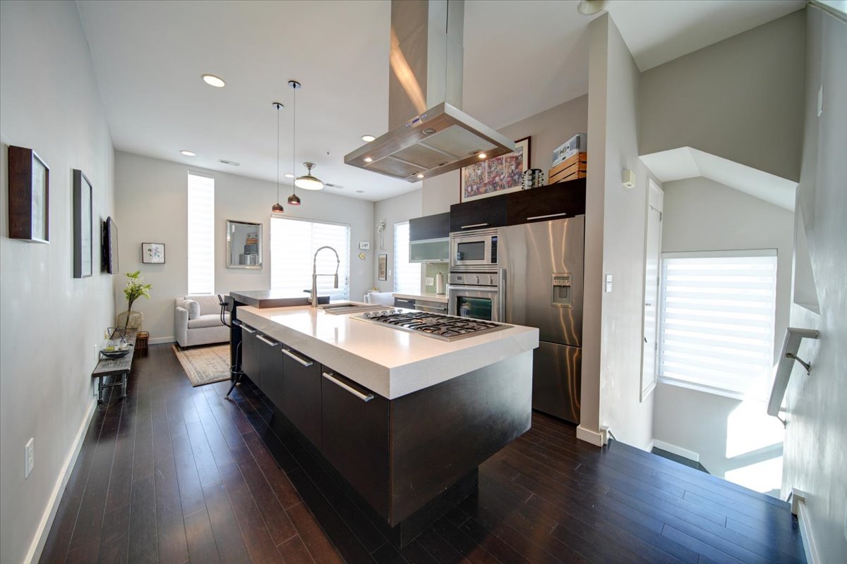068 Kitchen